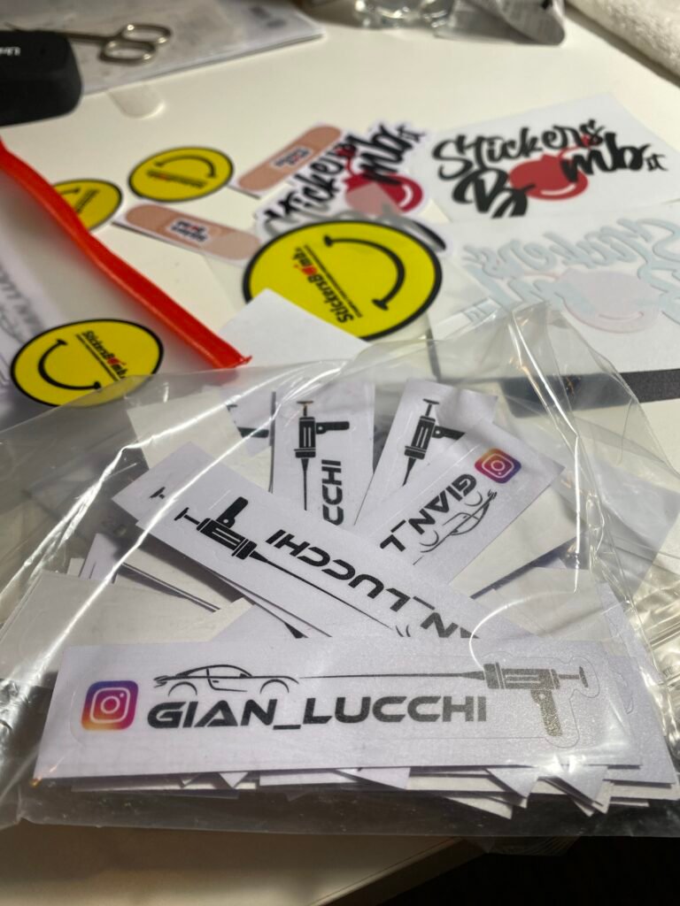 Home | StickersBomb Immagine #2 da Gianluca Lucchi
