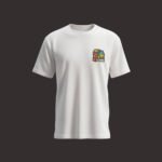 T-shirt bianca personalizzata con logo – 100% cotone, stampa lato cuore (50x50 mm)