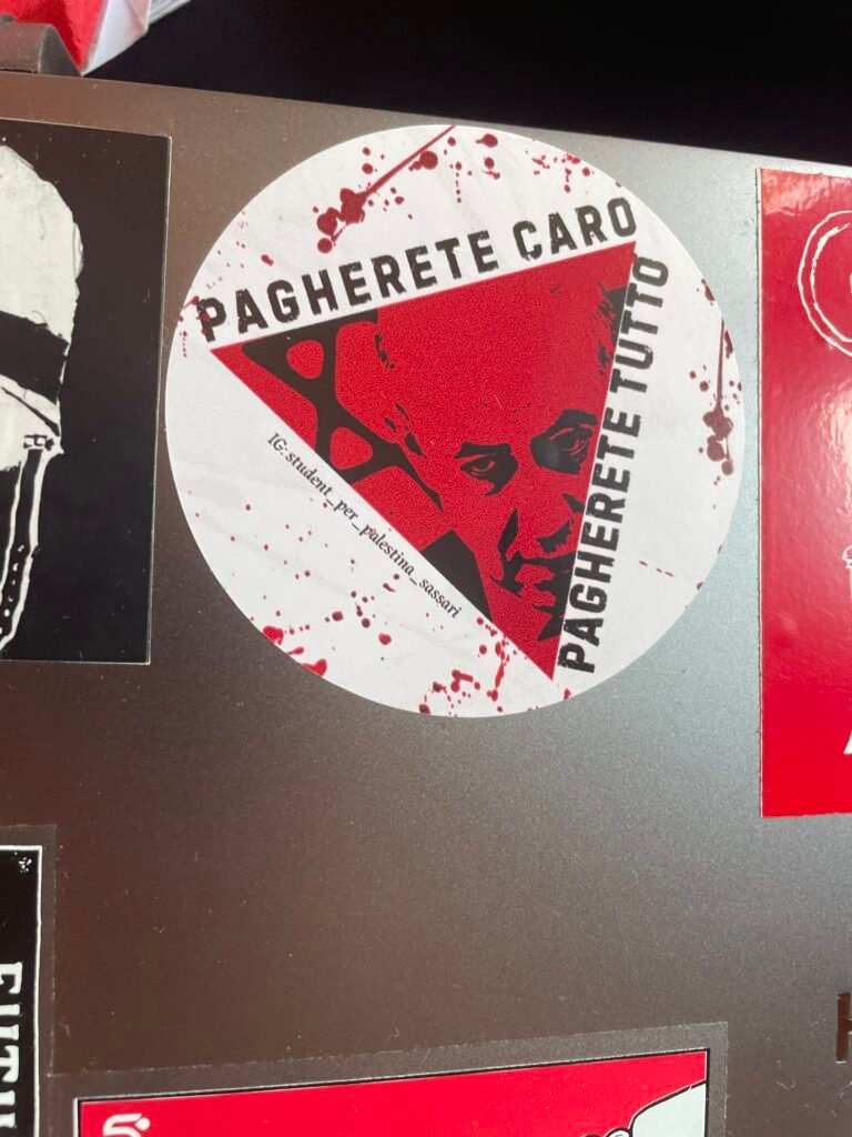 Home | StickersBomb Immagine #2 da Emanuele S.