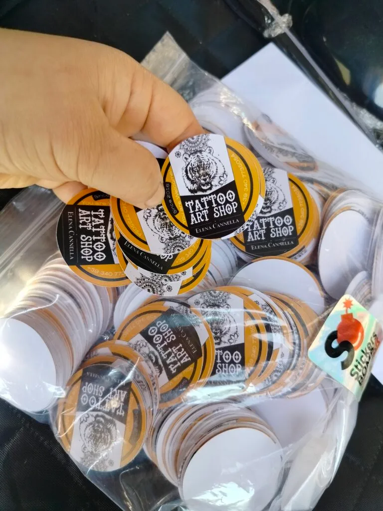 Home | StickersBomb Immagine #2 da Anonimo